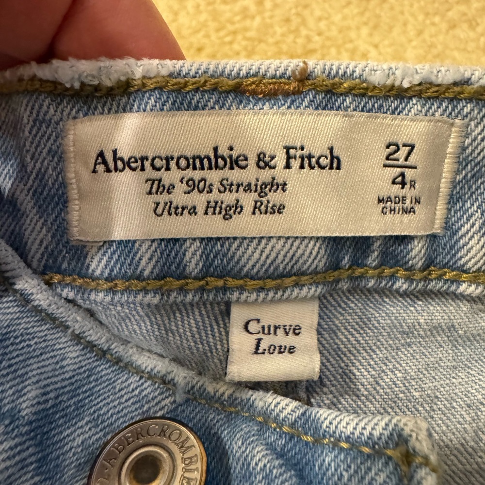 Abercrombie & Fitch '90s Straight Ultra High Rise Jeans